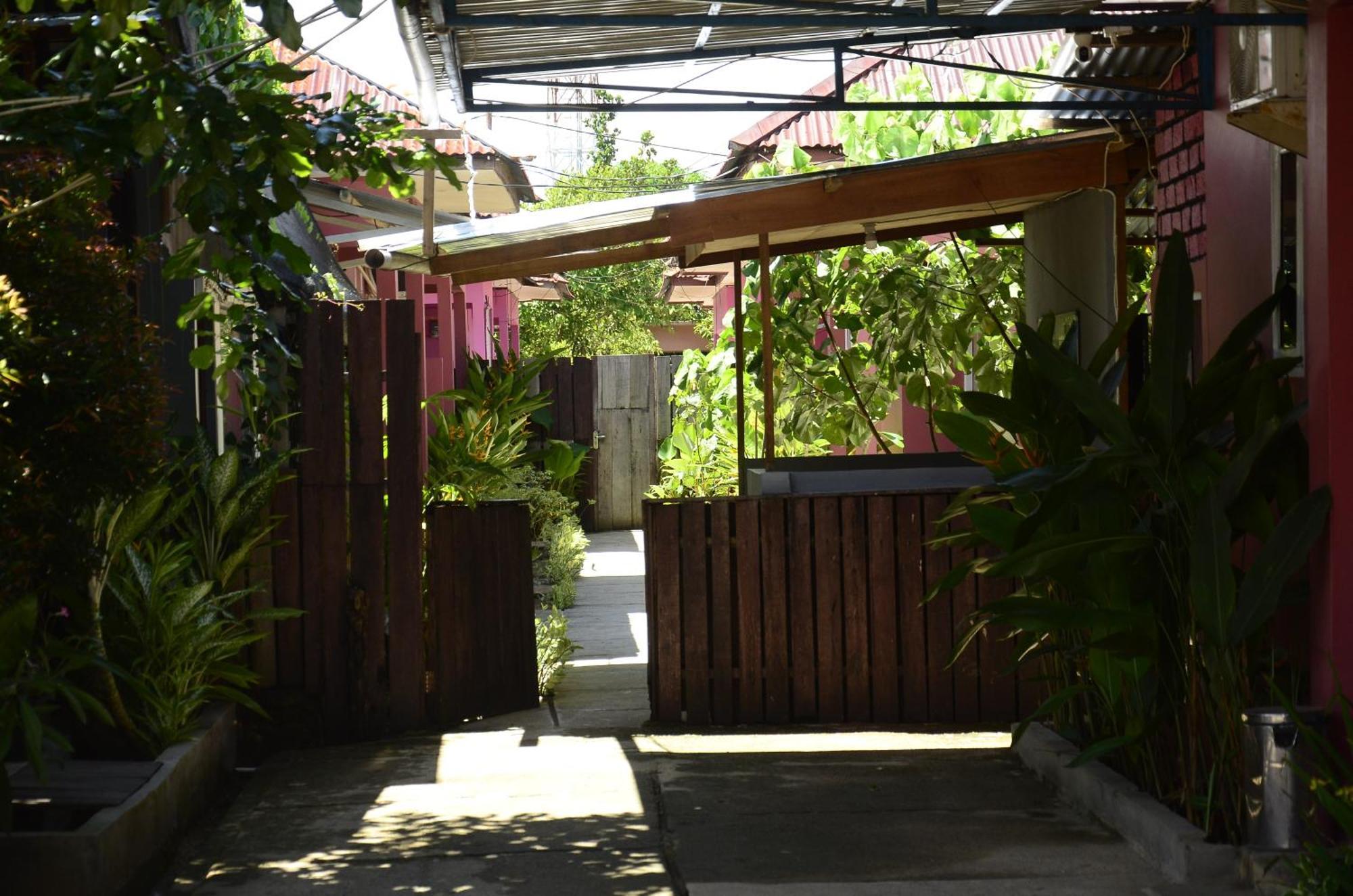Baronda Guest House 소롱 외부 사진